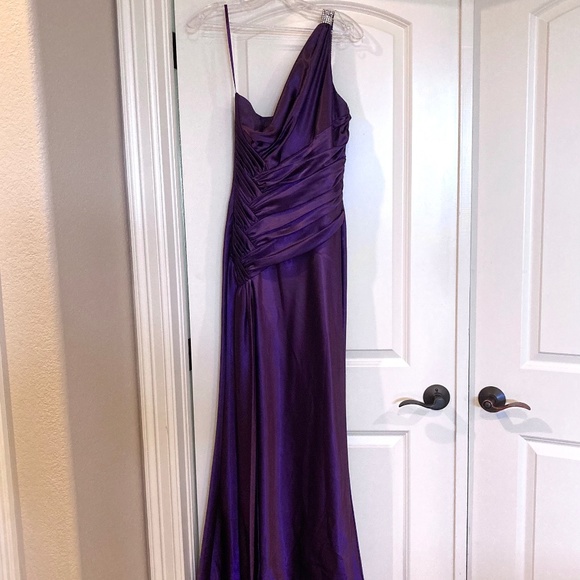 Prom / Formal Dress - Cinderella Design - Size 6 - Purple - Picture 5 of 5